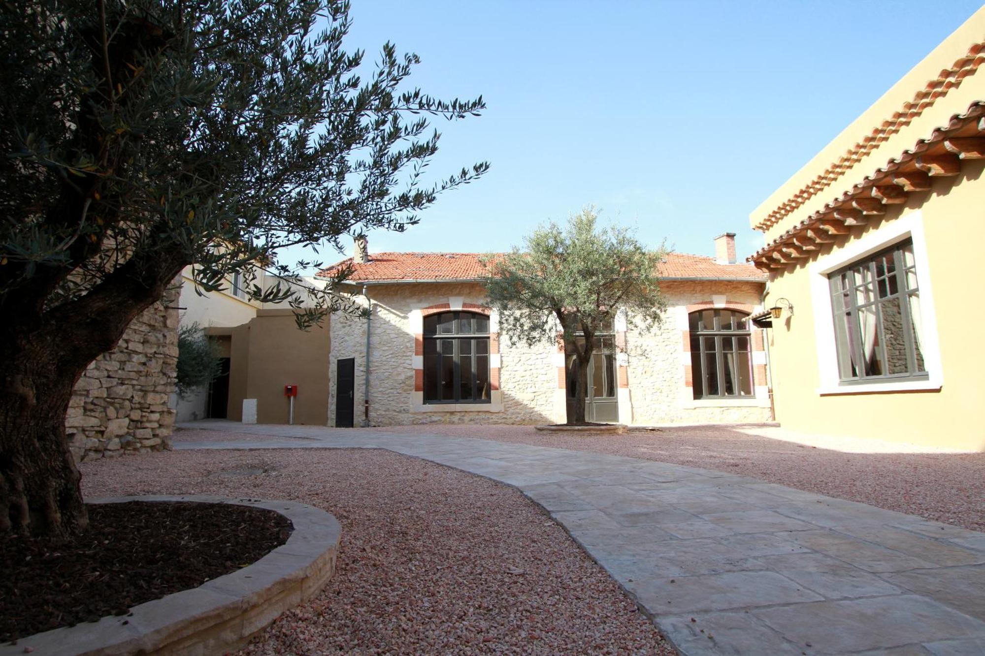 Logis Hotel Le Clos Des Oliviers Bourg-Saint-Andeol Exterior photo