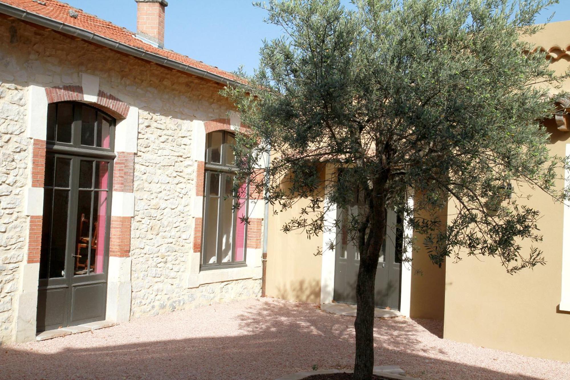 Logis Hotel Le Clos Des Oliviers Bourg-Saint-Andeol Exterior photo